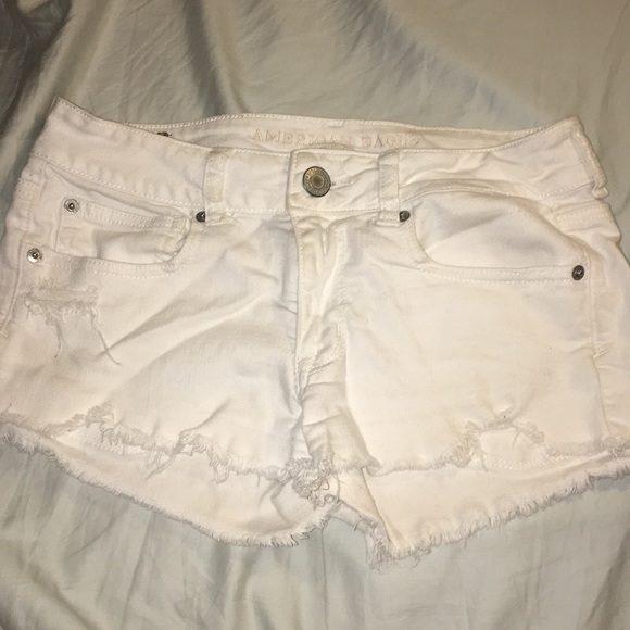 White denim shorts - Picture 1 of 3